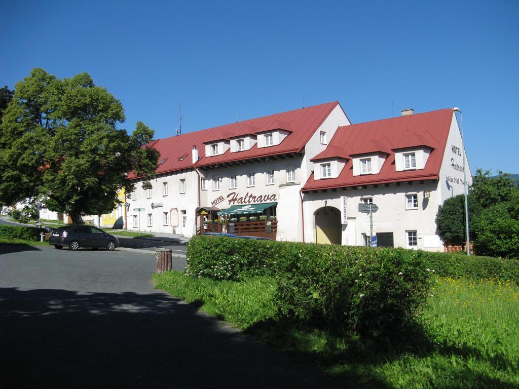 Hotel Haltrava Klenci pod Cerchovem Экстерьер фото